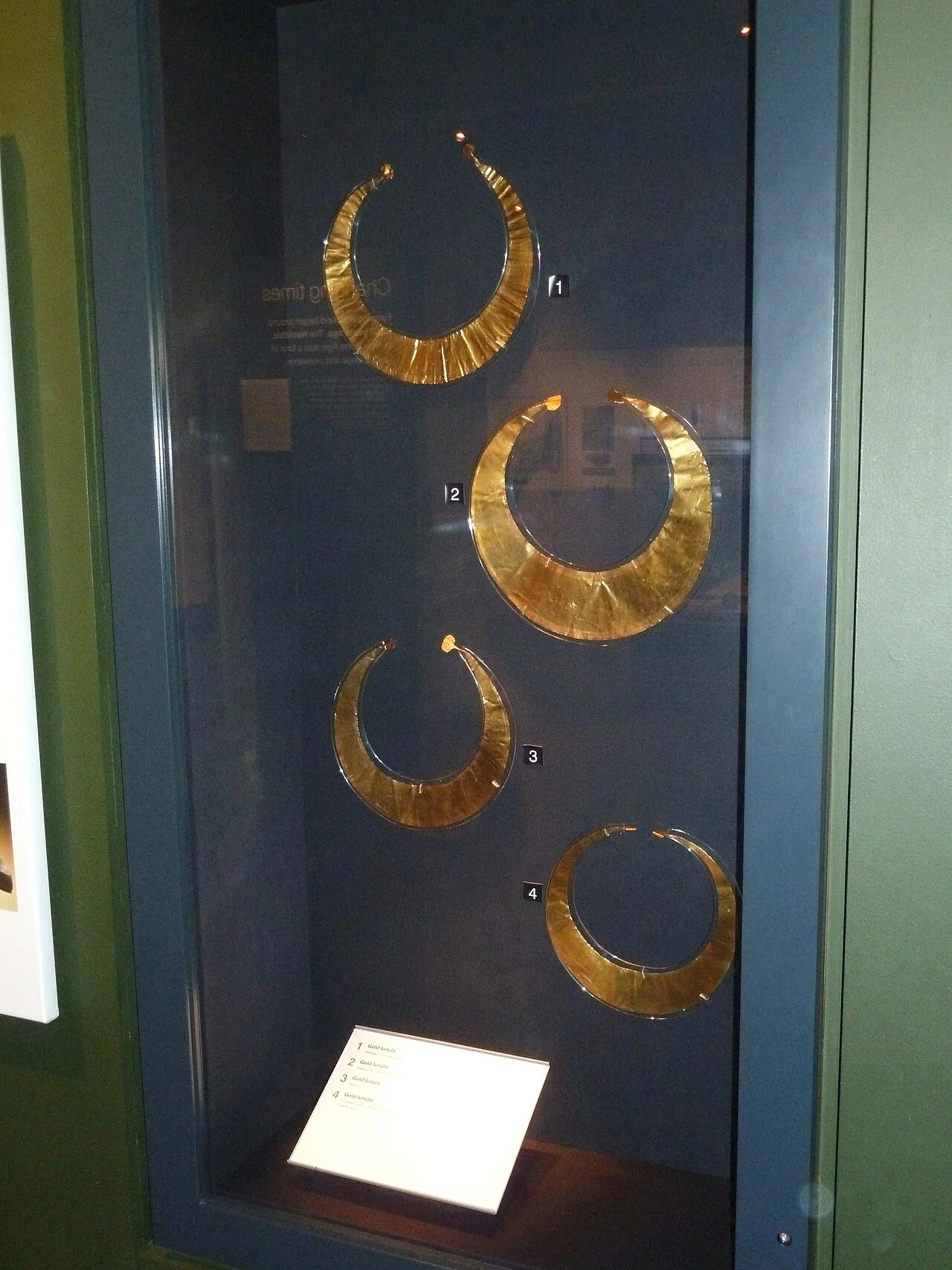 UlsterMuseumPrehistoryBrGoldLunulae — direct archive visual. Shown from the cited image source.